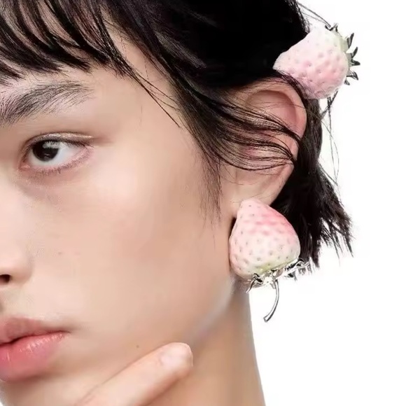 YVMIN Single pink Strawberry earring - Picture 2 of 3